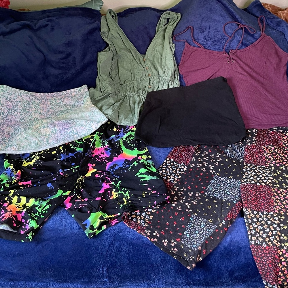 Terra  and Sky 14 W multicolored floral shorts plus another or shorts and tops